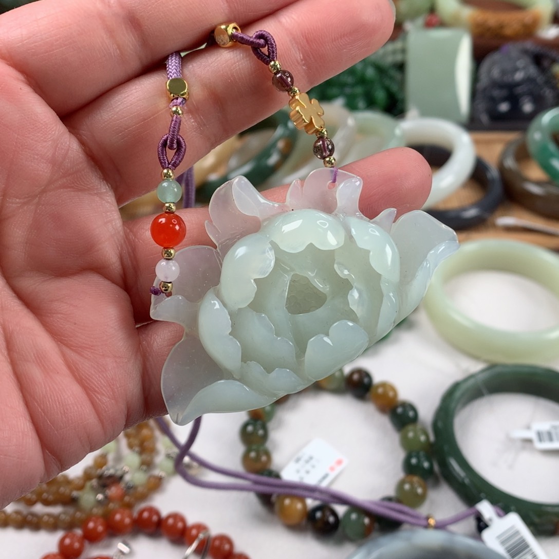 岫玉颈饰未镶嵌吊坠