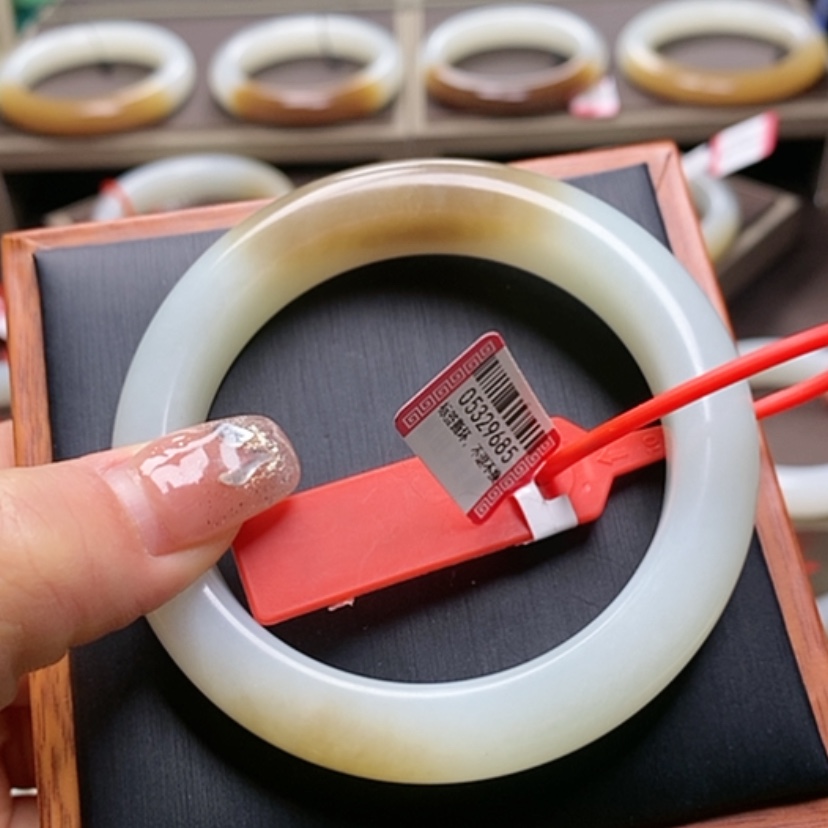 【闪购商品】和田玉手镯未镶嵌