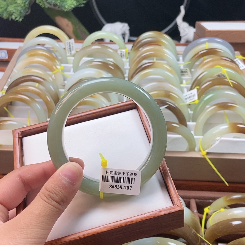 【闪购商品】和田玉手镯未镶嵌