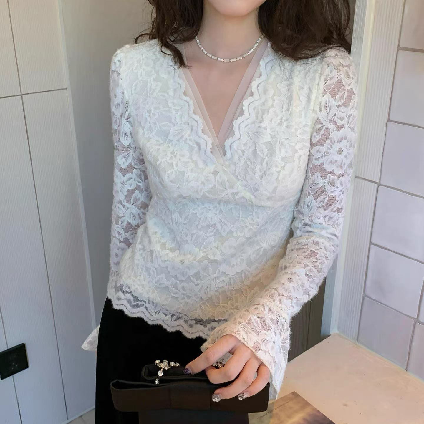 蕾丝少女风V领纯色长袖蕾丝衫洋气上衣显瘦时尚修身百搭