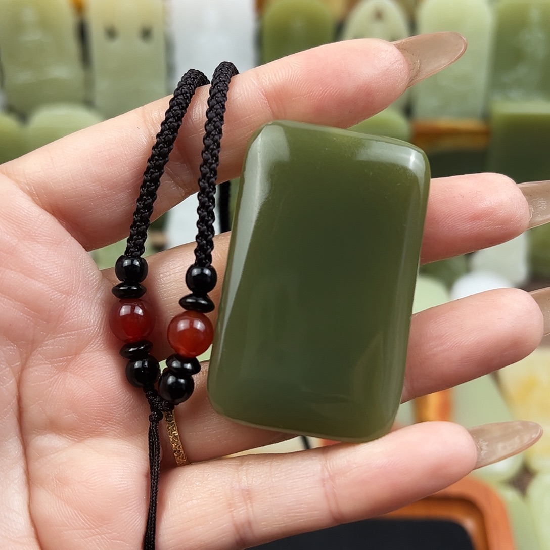 菠菜绿平安牌吊坠