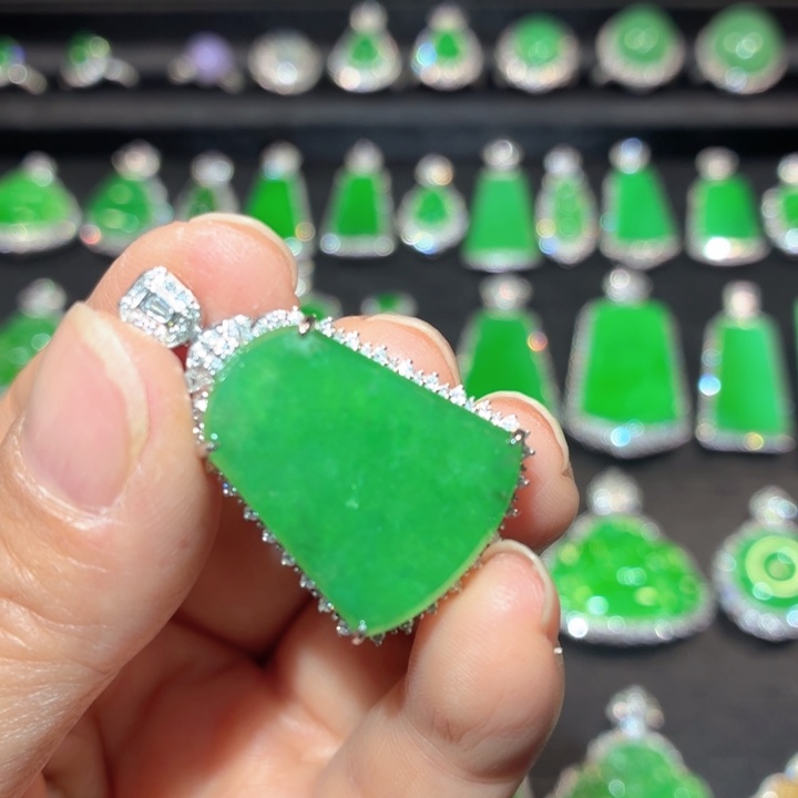 翡翠18K金镶嵌吊坠(不含链)翡翠