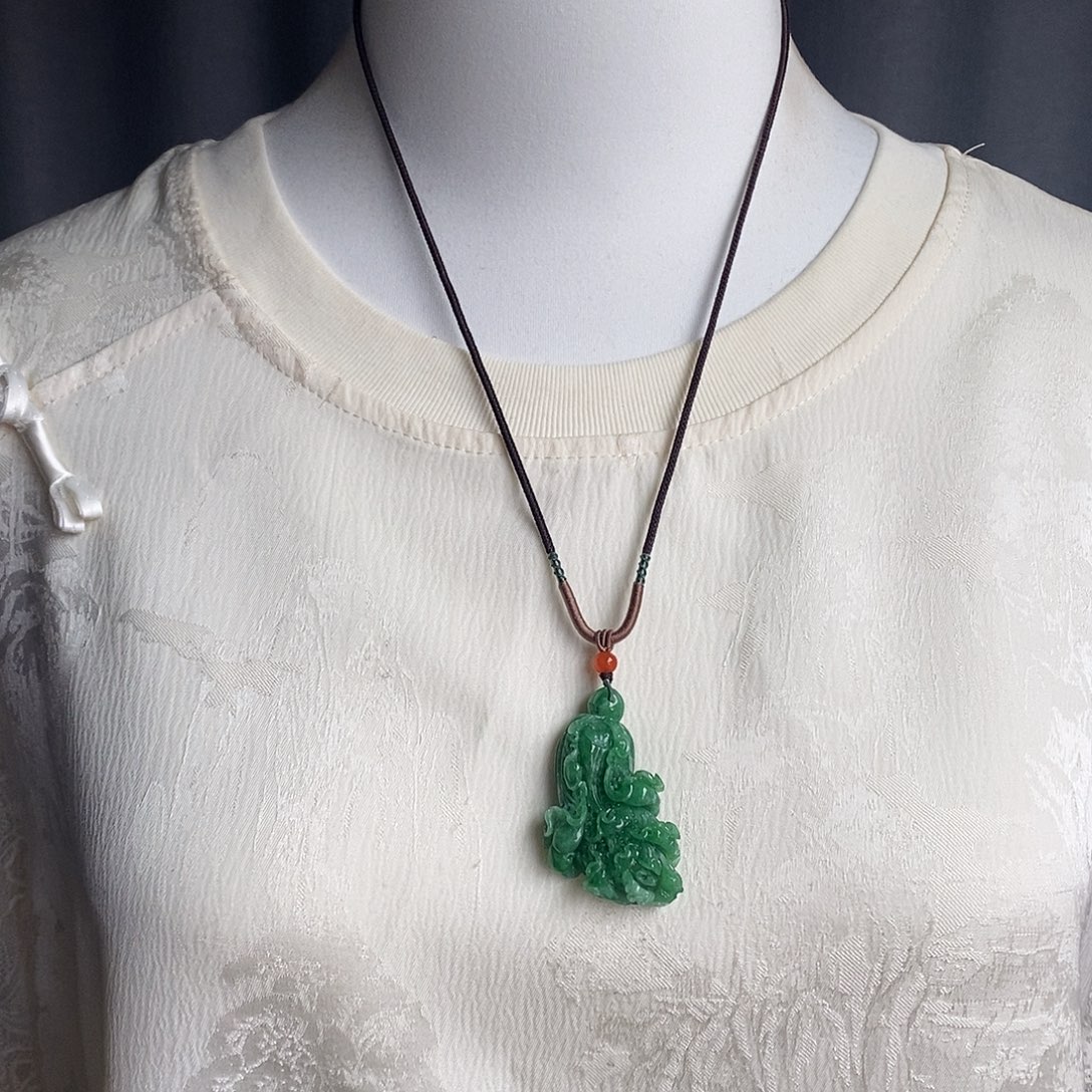 翡翠未镶嵌吊坠(赠链)