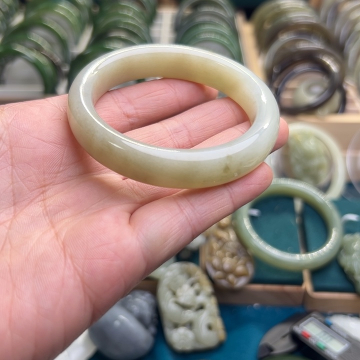 和田玉手镯未镶嵌52.8圈围0238