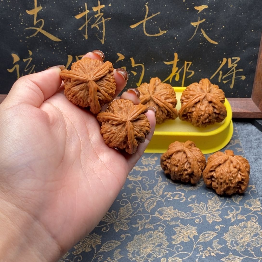 吊坠文玩核桃泡*糖白狮子