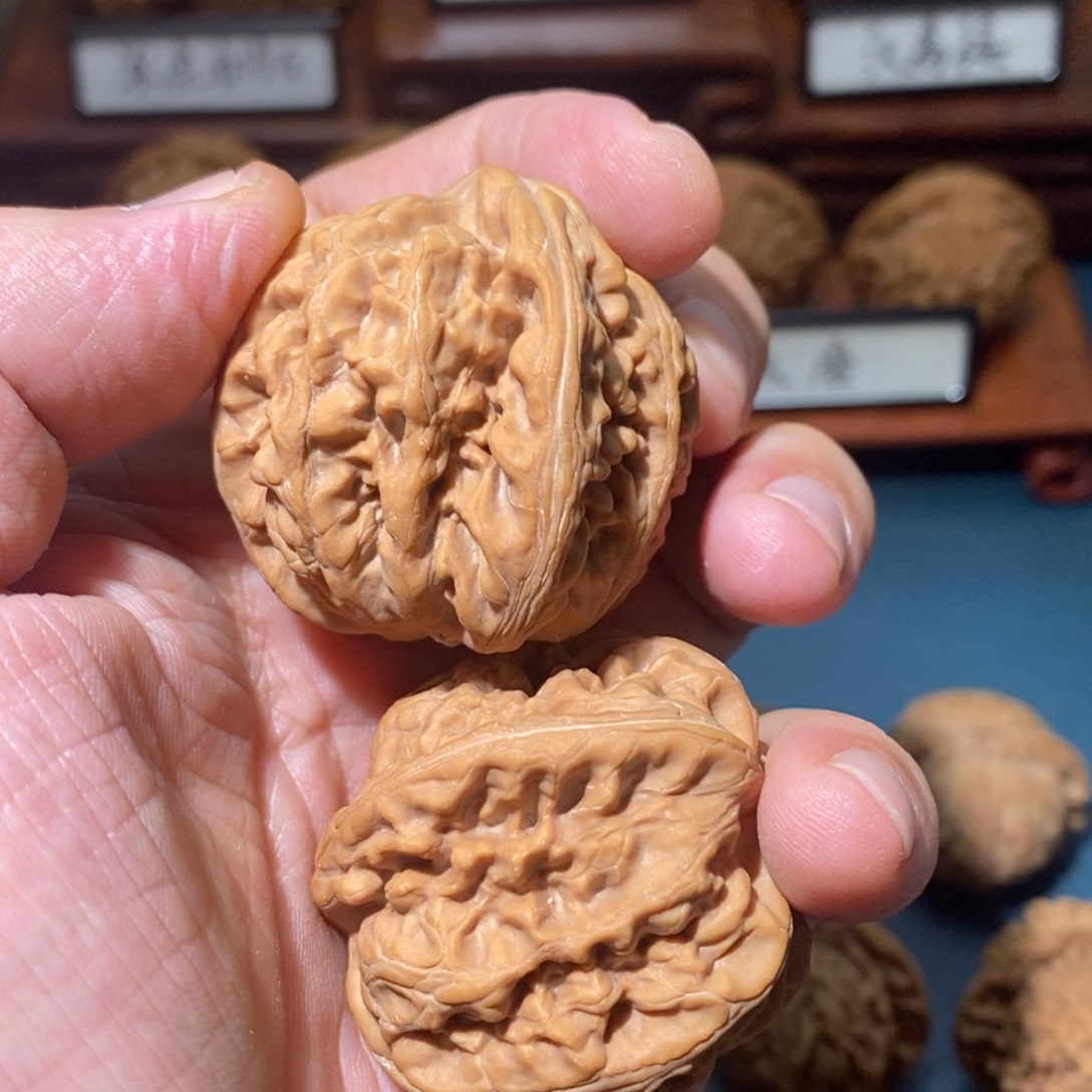 文玩核桃吊坠红锦鲤