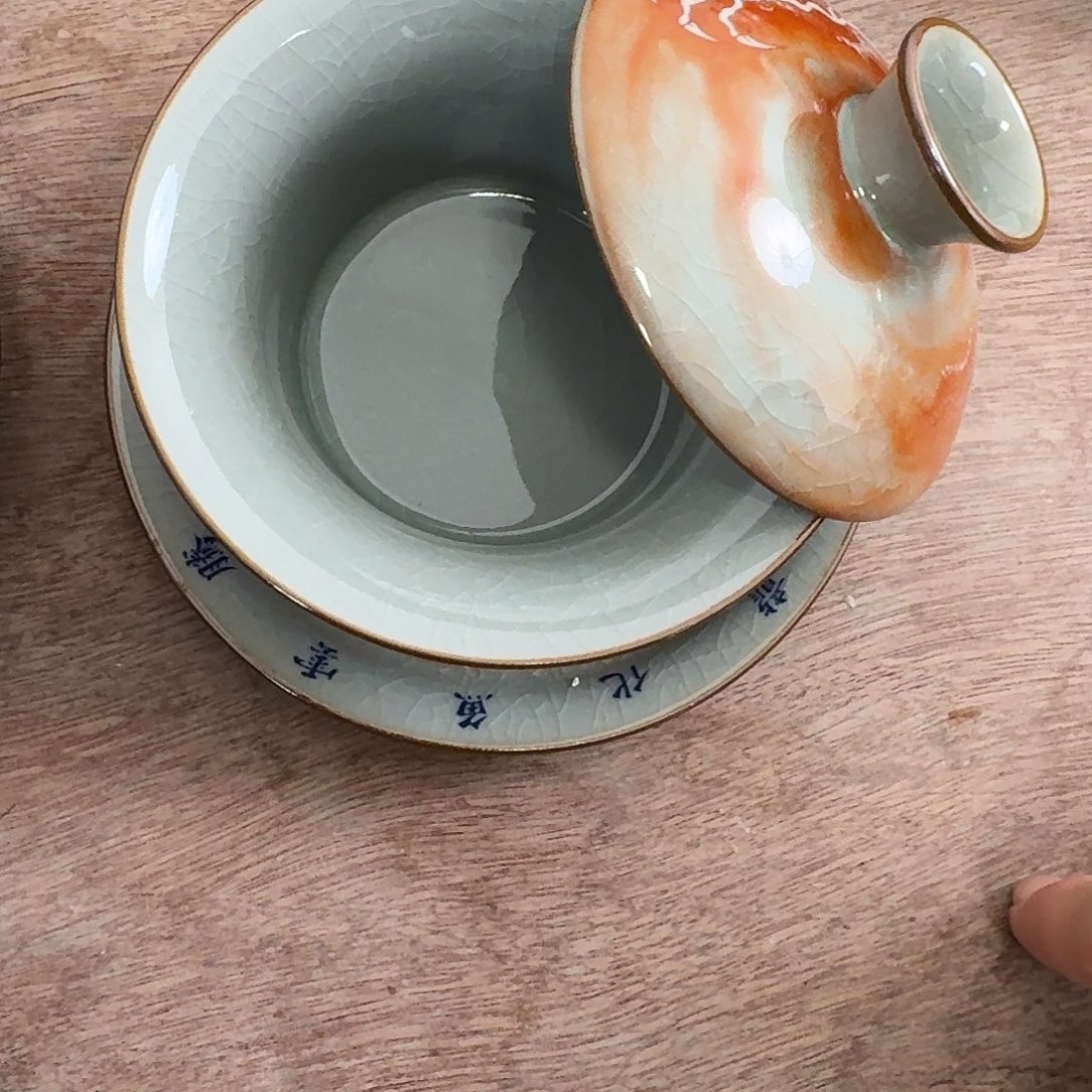 鱼化龙马蹄盖碗的微瑕