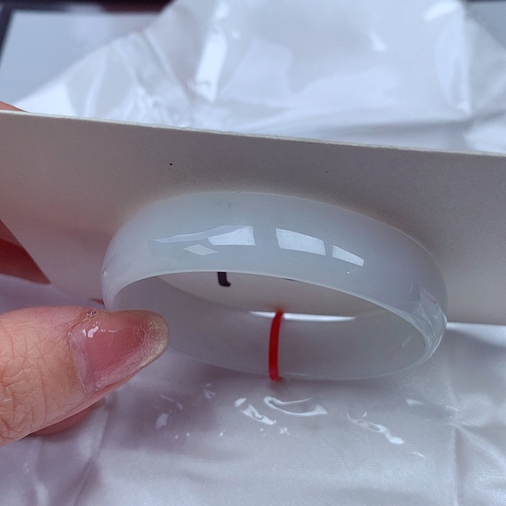 翡翠手镯未镶嵌翡翠