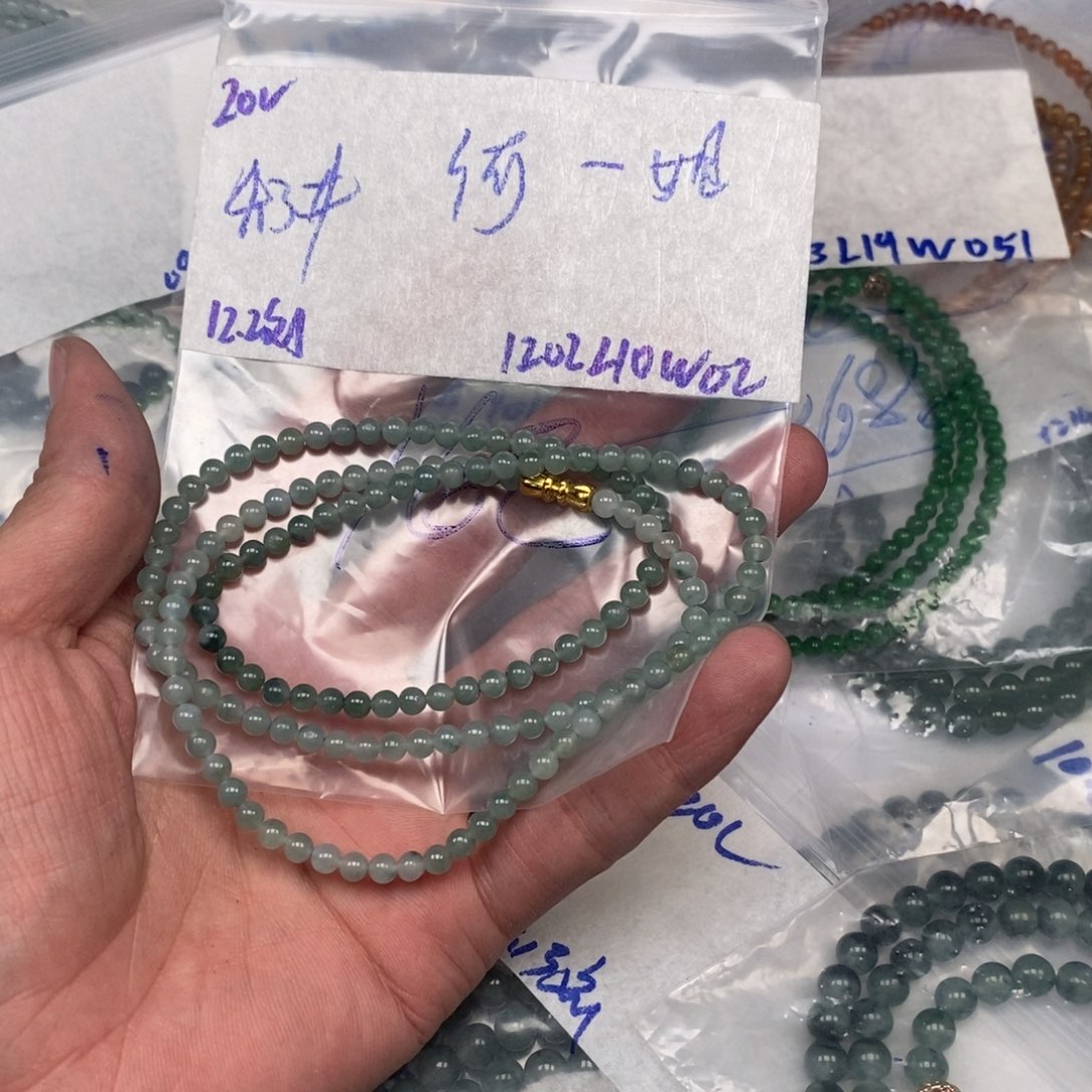 定制翡翠未镶嵌何***姐