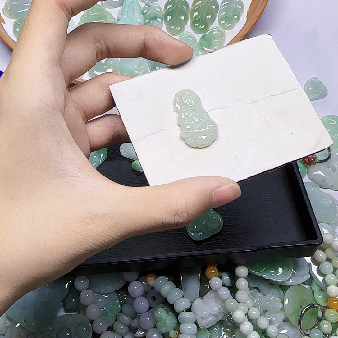 翡翠未镶嵌吊坠(赠链)翡翠