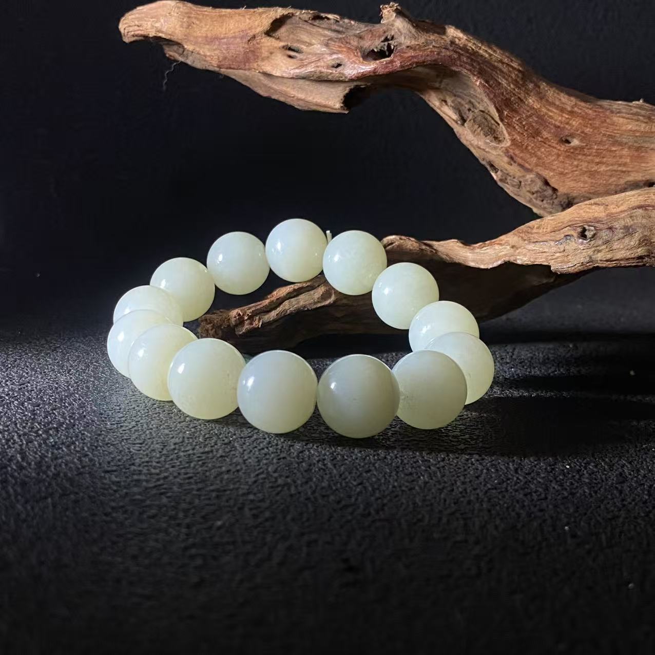 A613 和田玉手串  0A 2410582