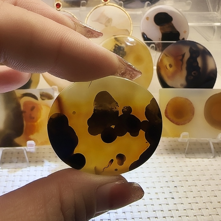 玛瑙/玉髓未镶嵌珠宝奇石