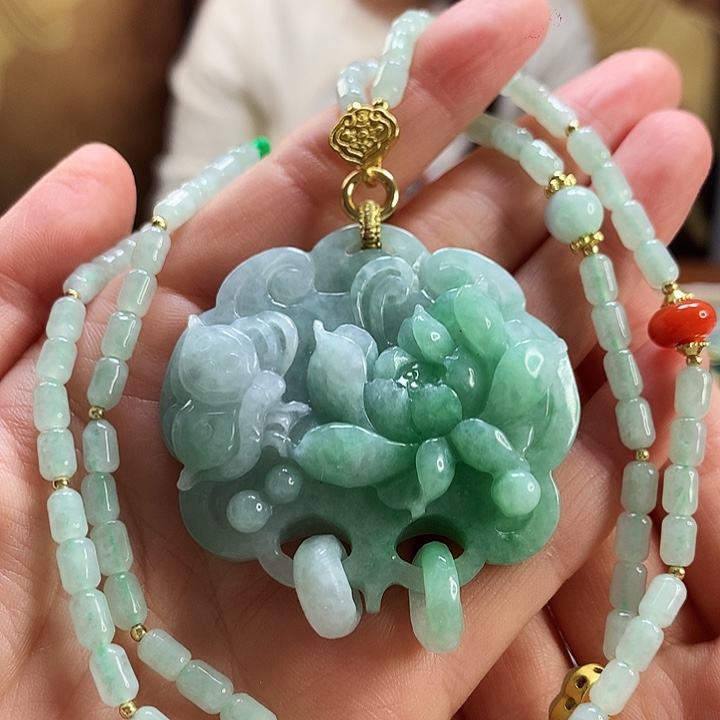 翡翠颈饰未镶嵌吊坠