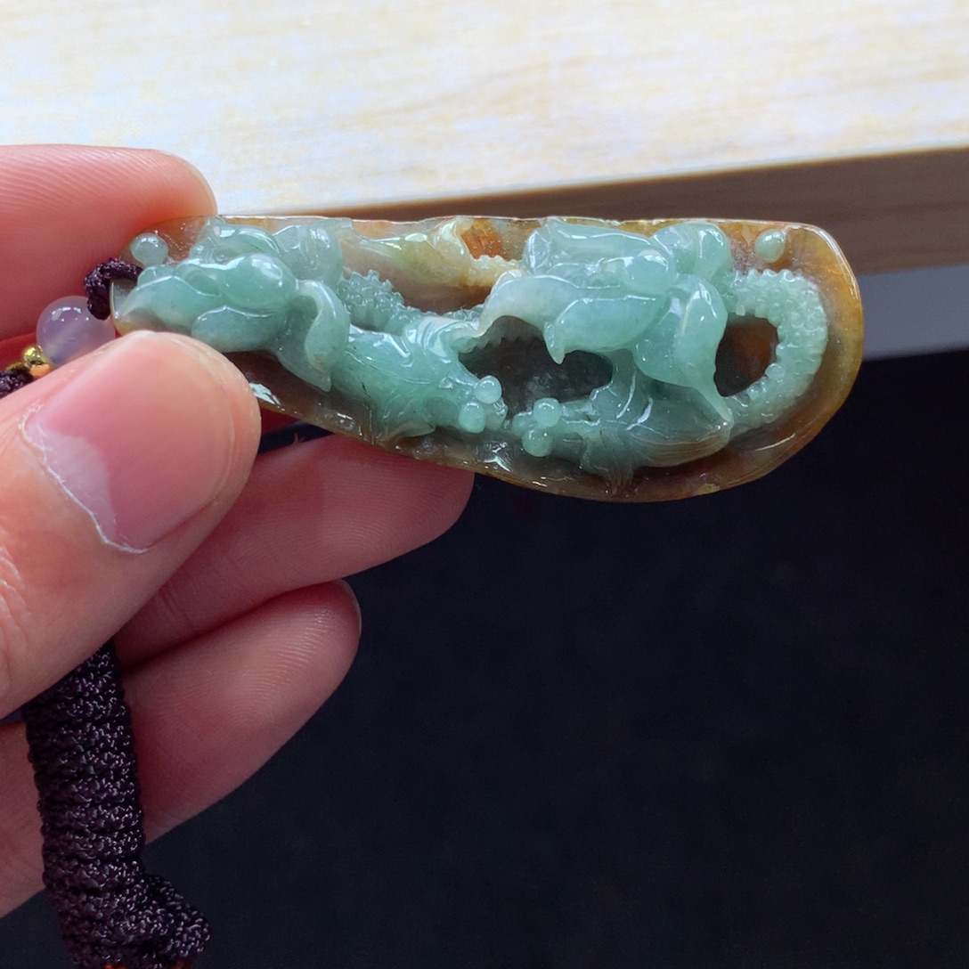 翡翠颈饰未镶嵌吊坠