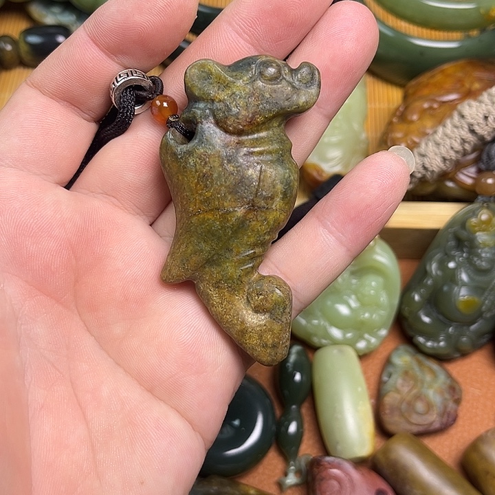 岫岩河磨玉（透闪石质玉）未镶嵌颈饰