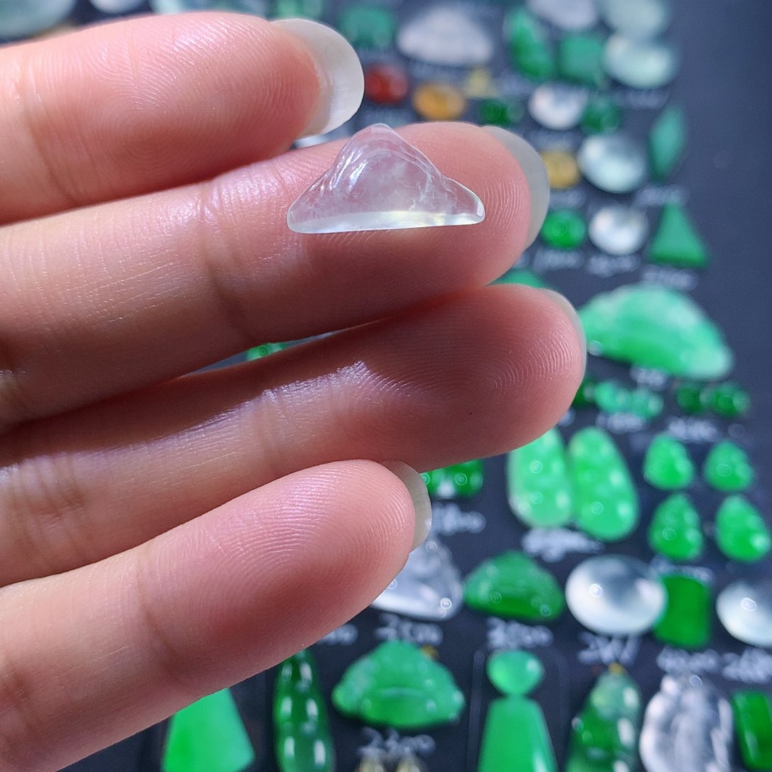 翡翠颈饰未镶嵌天然翡翠高冰山河