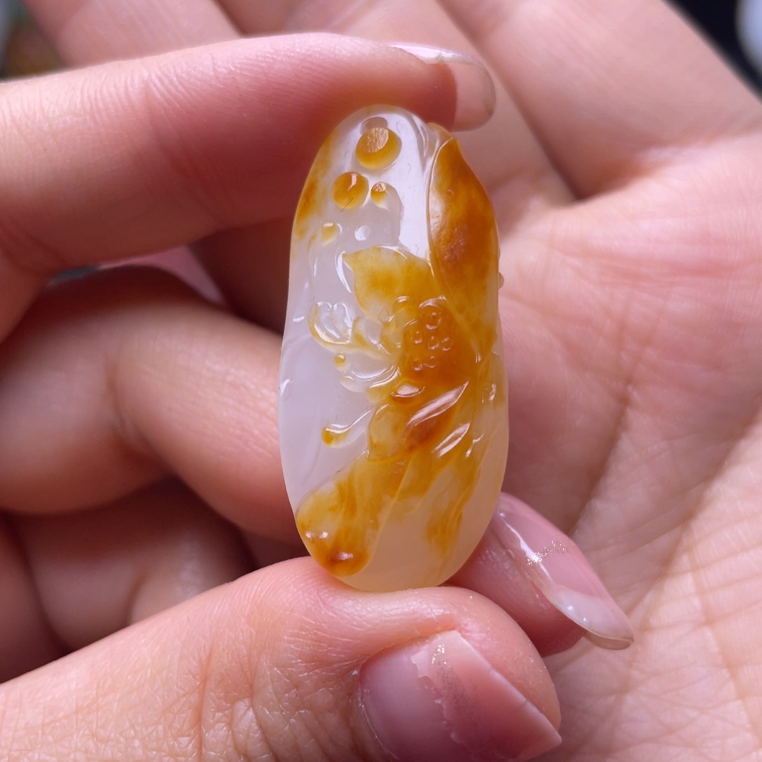 和田玉颈饰未镶嵌钱*子