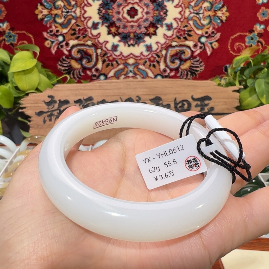 未镶嵌手镯和田玉新疆天然羊脂白