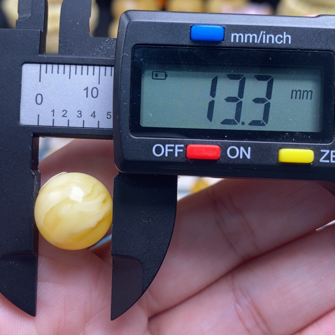 蜜蜡未镶嵌珠宝奇石