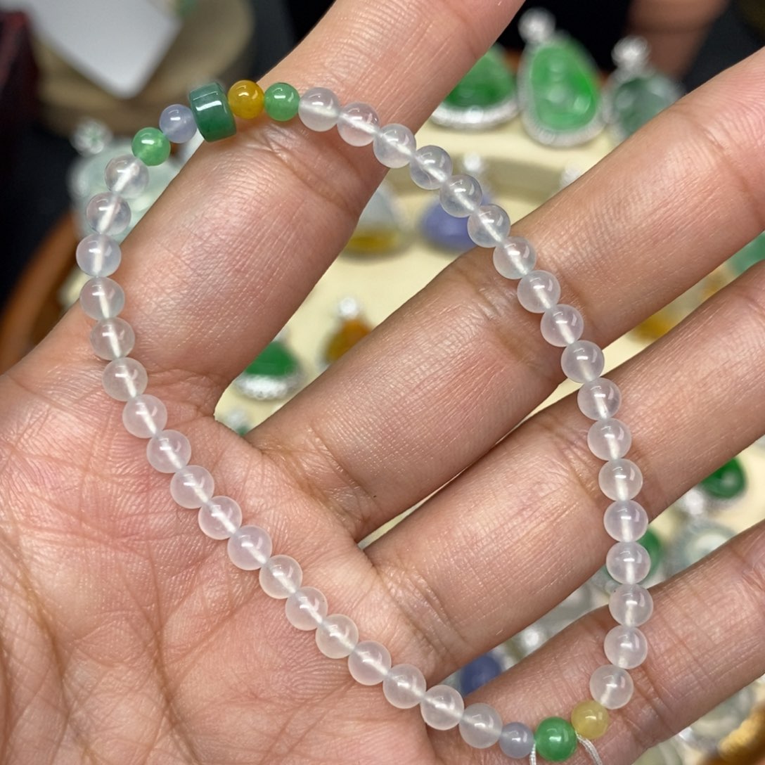 翡翠颈饰未镶嵌A货翡翠