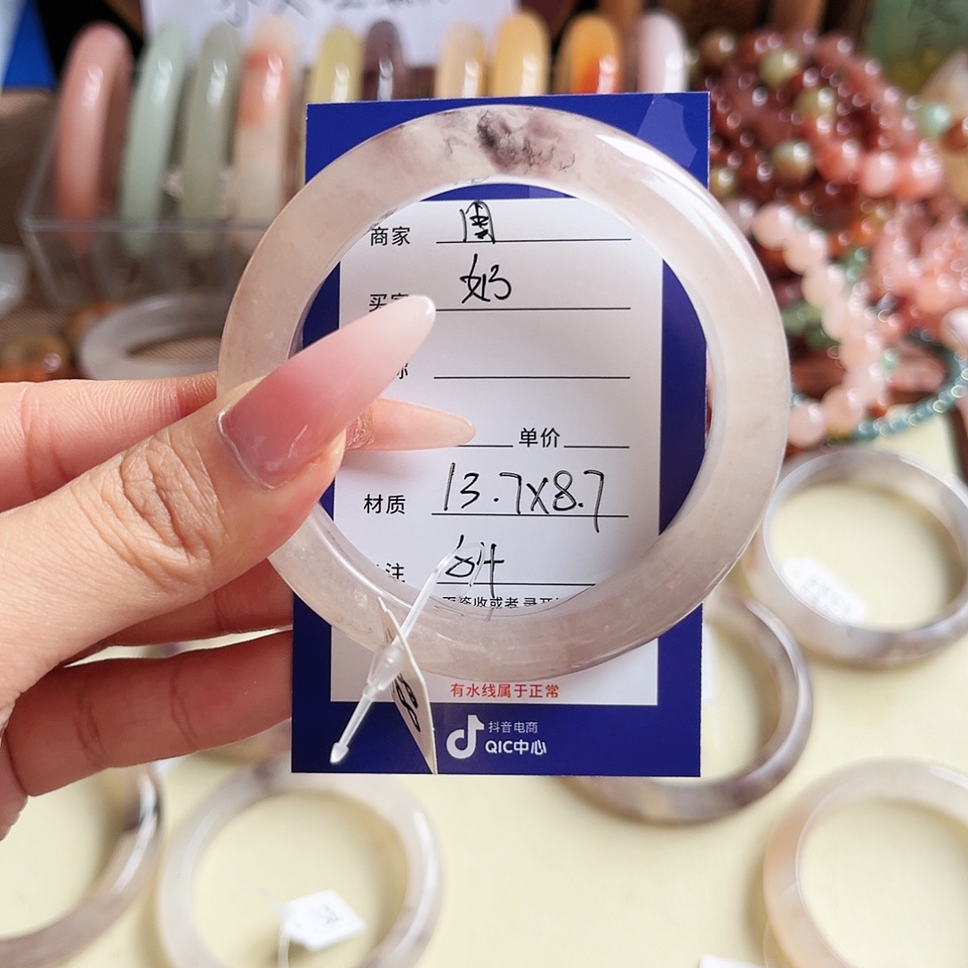 奶***.石英质玉未镶嵌手镯