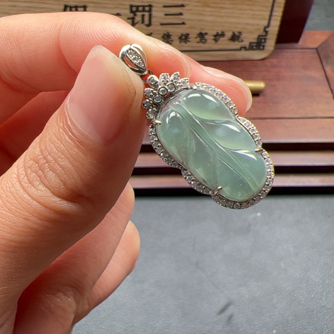翡翠挂件银S925镶嵌翡翠
