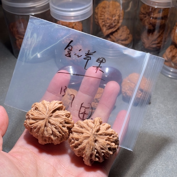 文玩核桃吊坠苹果园