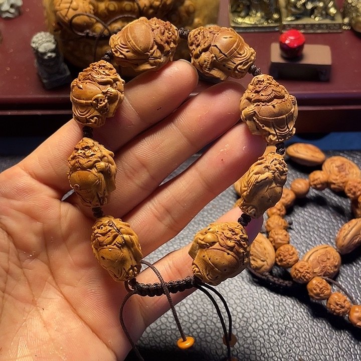 大桃核雕刻瑕疵钟馗