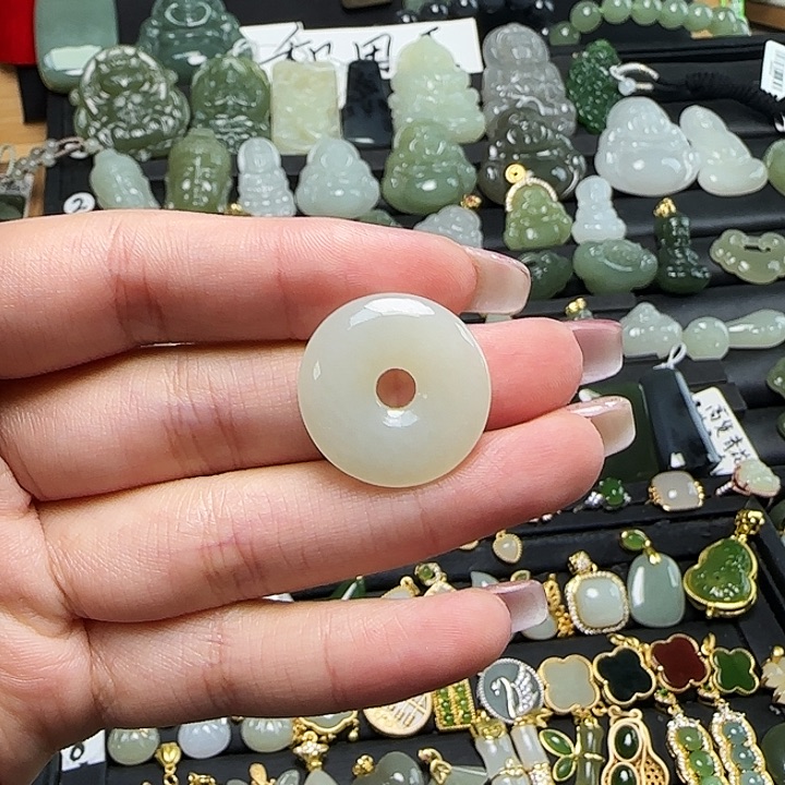 颈饰未镶嵌和田玉