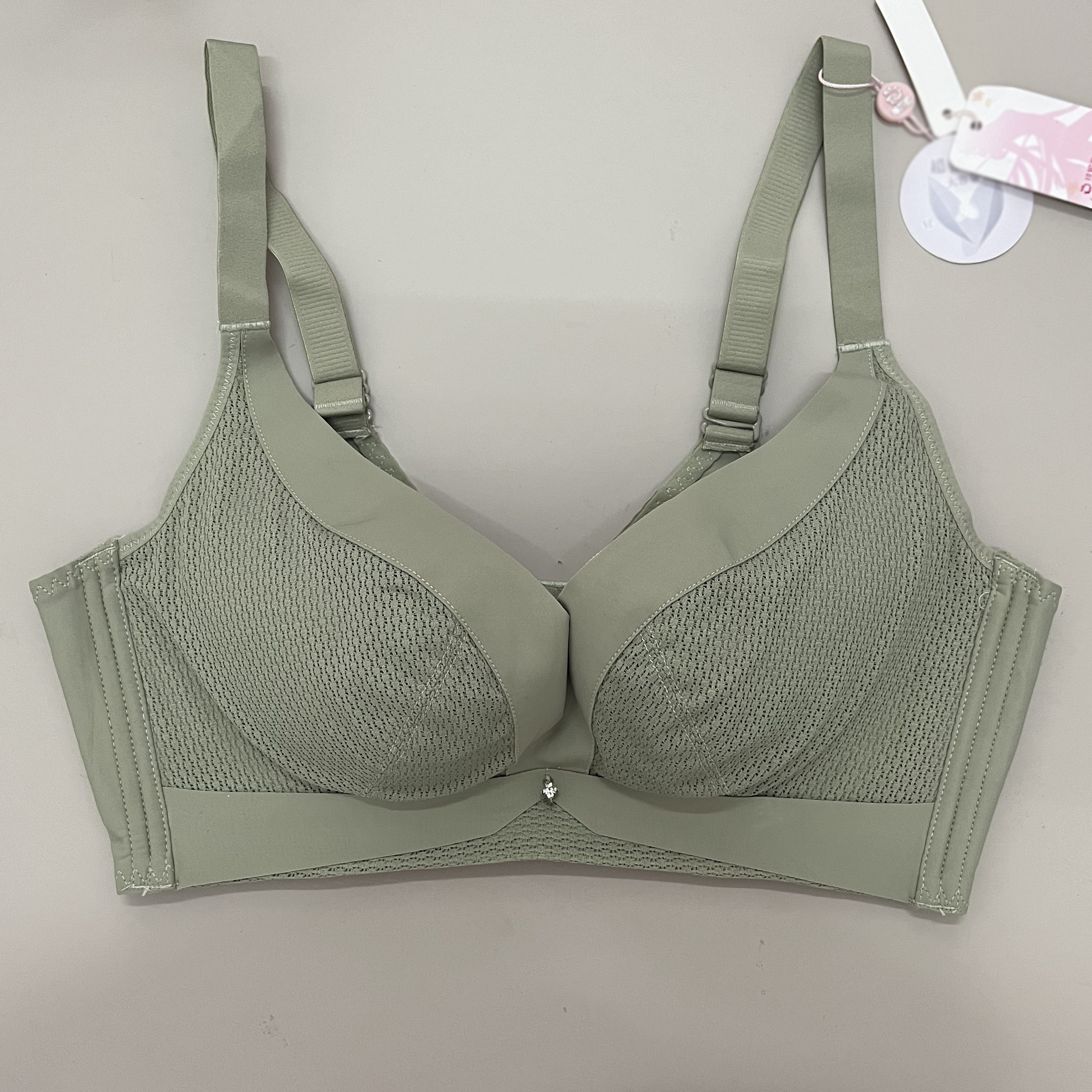 2044剪标女士内衣大胸薄杯无钢圈舒适透气文胸