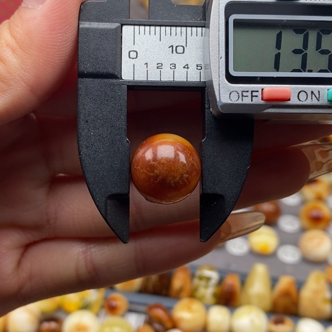 蜜蜡珠宝奇石未镶嵌