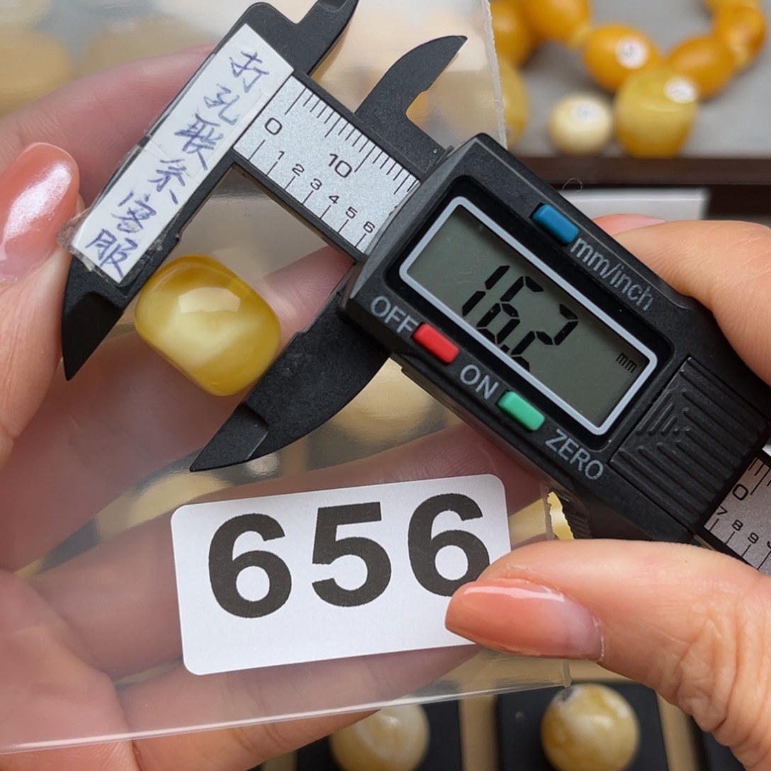 蜜蜡裸石未镶嵌蜜蜡