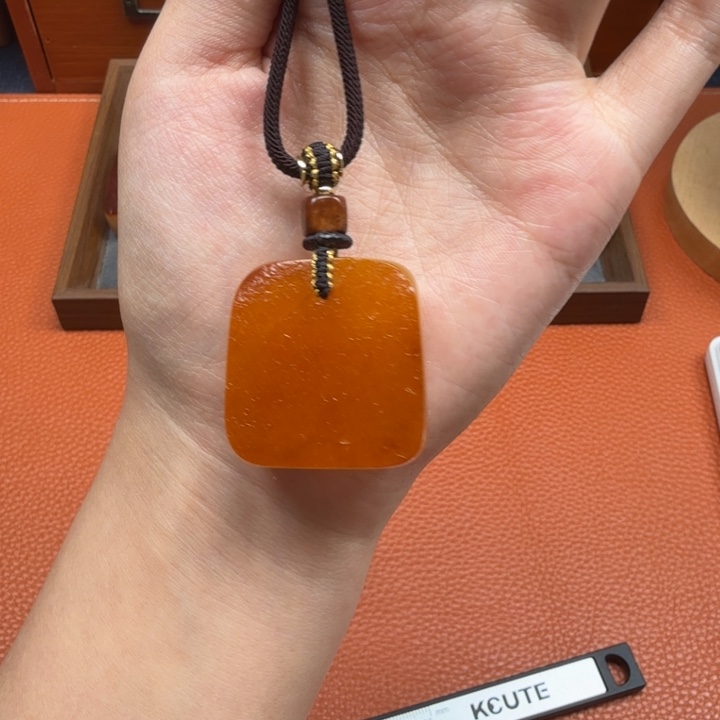 蜜蜡未镶嵌吊坠(赠链)