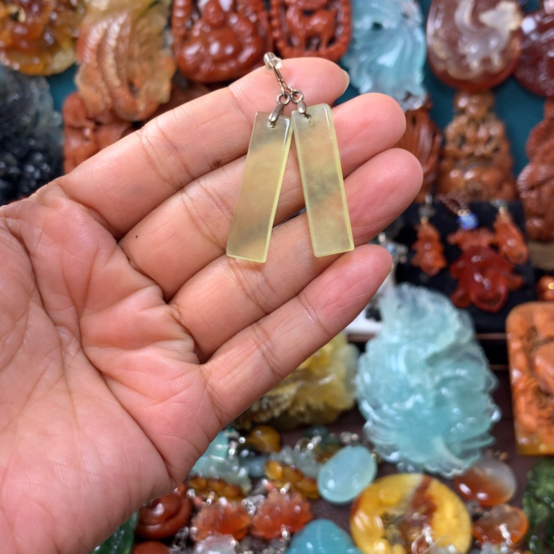 蛇纹石玉耳坠未镶嵌