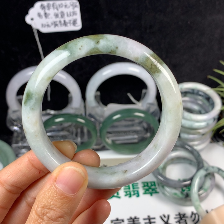 翡翠未镶嵌手镯49号。 57.8圈