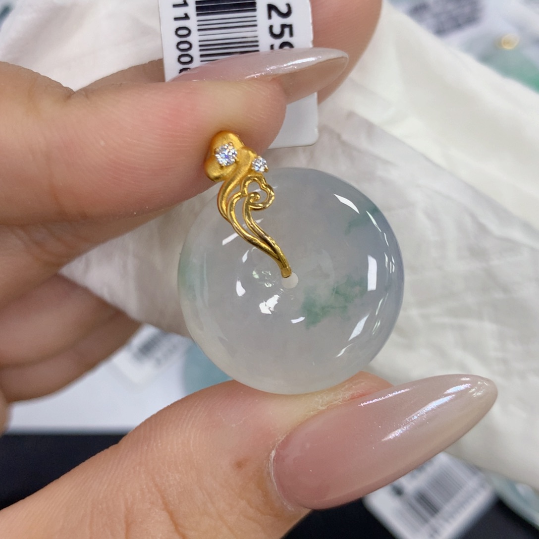 颈饰18K金镶嵌翡翠