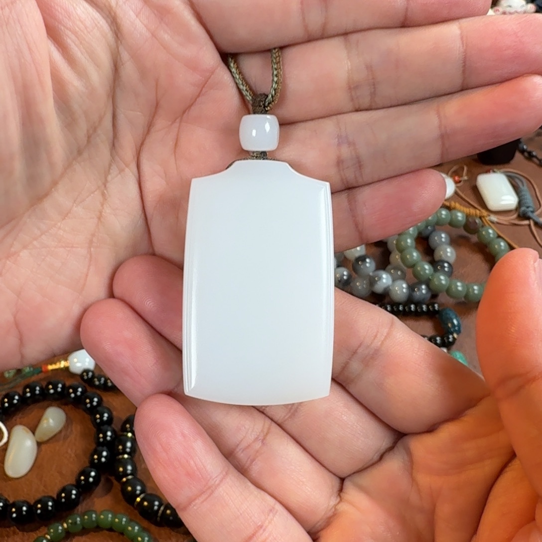 人***海和田玉未镶嵌颈饰