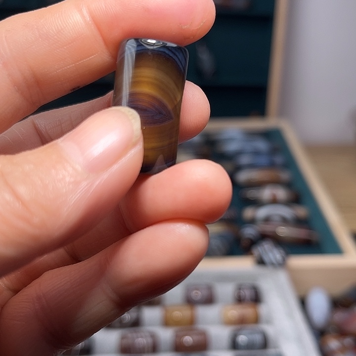 淅***沥玛瑙/玉髓合金珠宝奇石