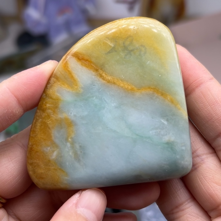 翡翠颈饰未镶嵌毛料