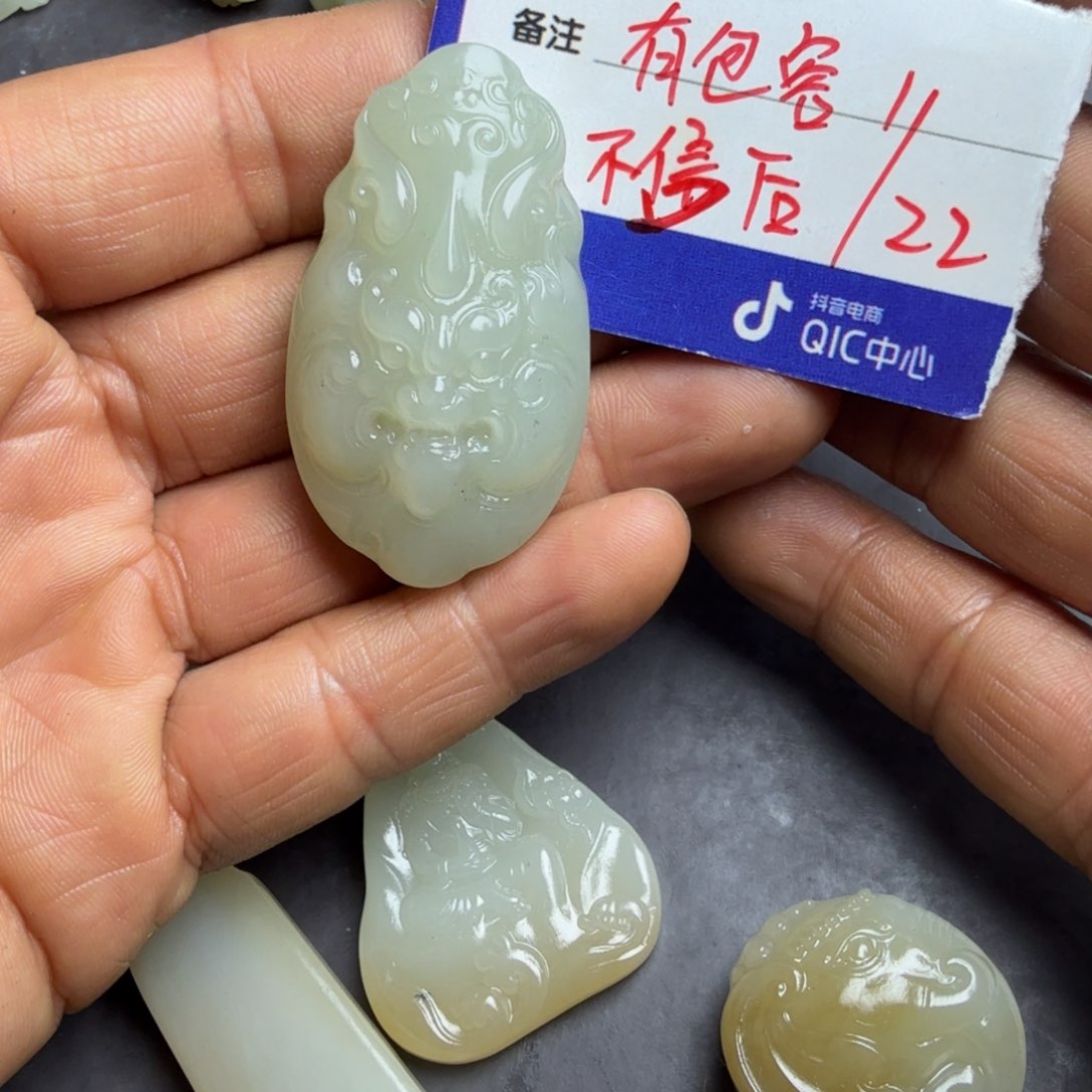 和田玉颈饰未镶嵌大**?