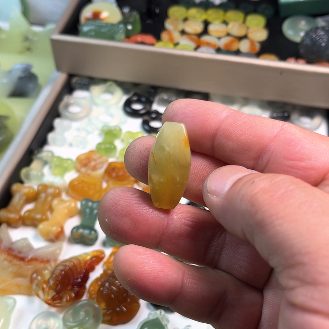 蛇纹石玉原石未镶嵌