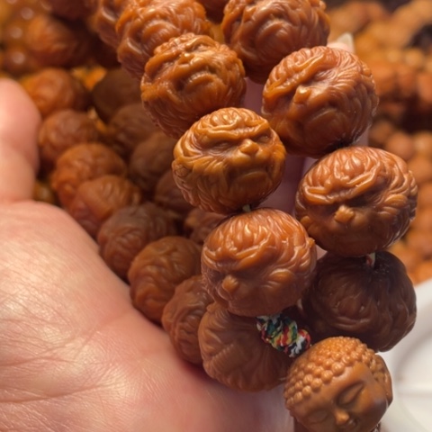 手串猴头核桃手****了舞台