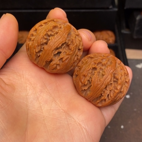 文玩核桃把件秦岭野生核桃