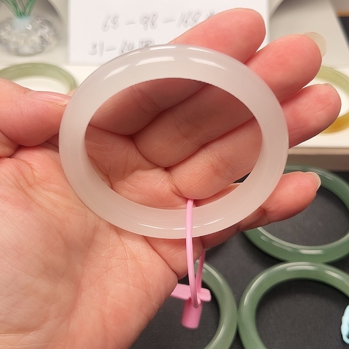 石英质玉未镶嵌手镯