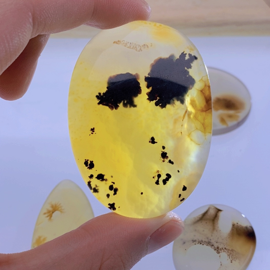 玛瑙/玉髓颈饰未镶嵌丫**?