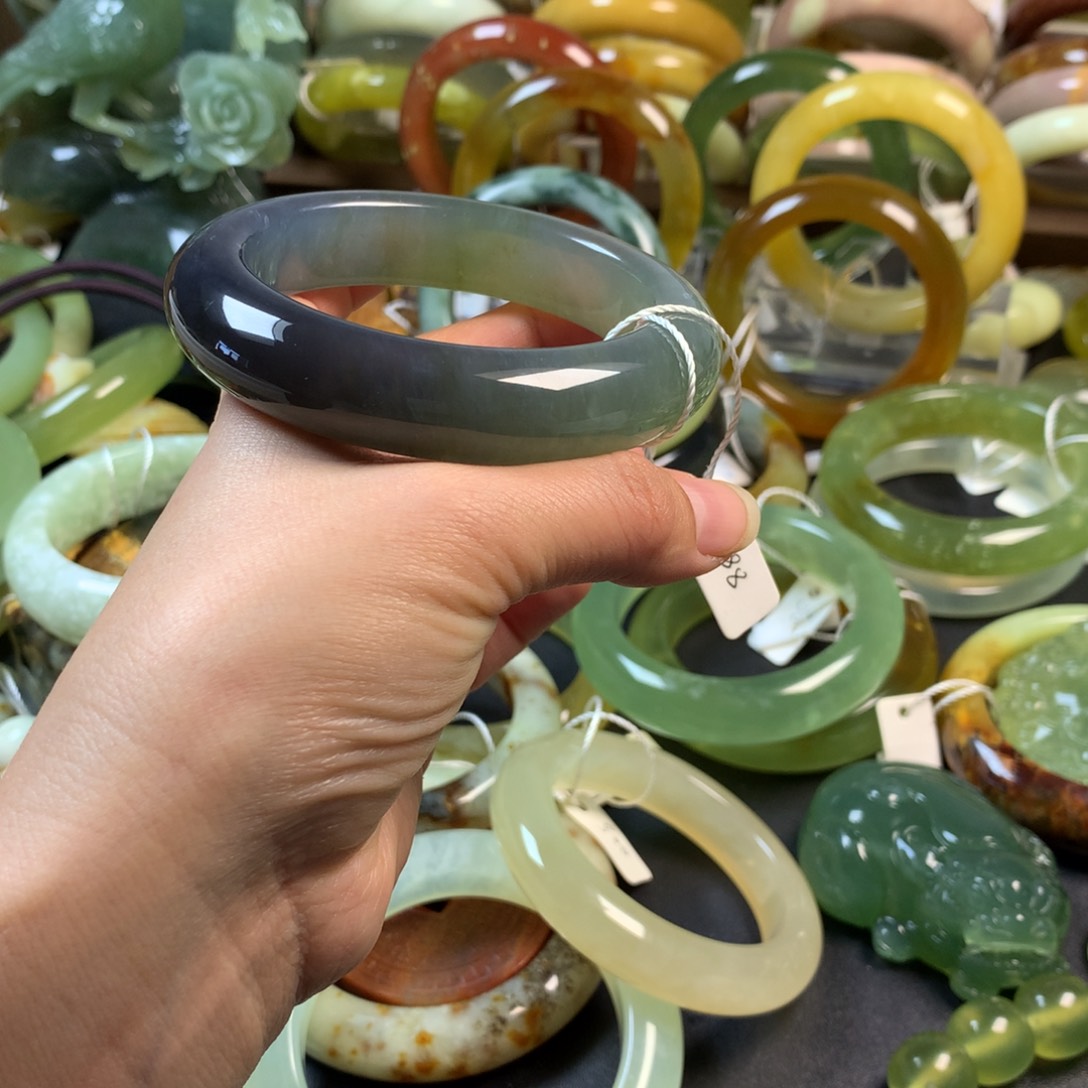 蛇纹石玉未镶嵌手镯