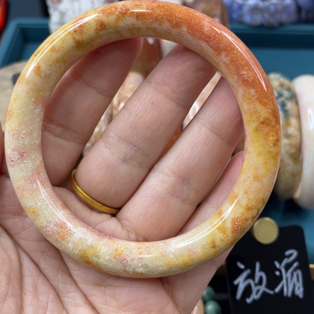 未镶嵌手镯硅化玉