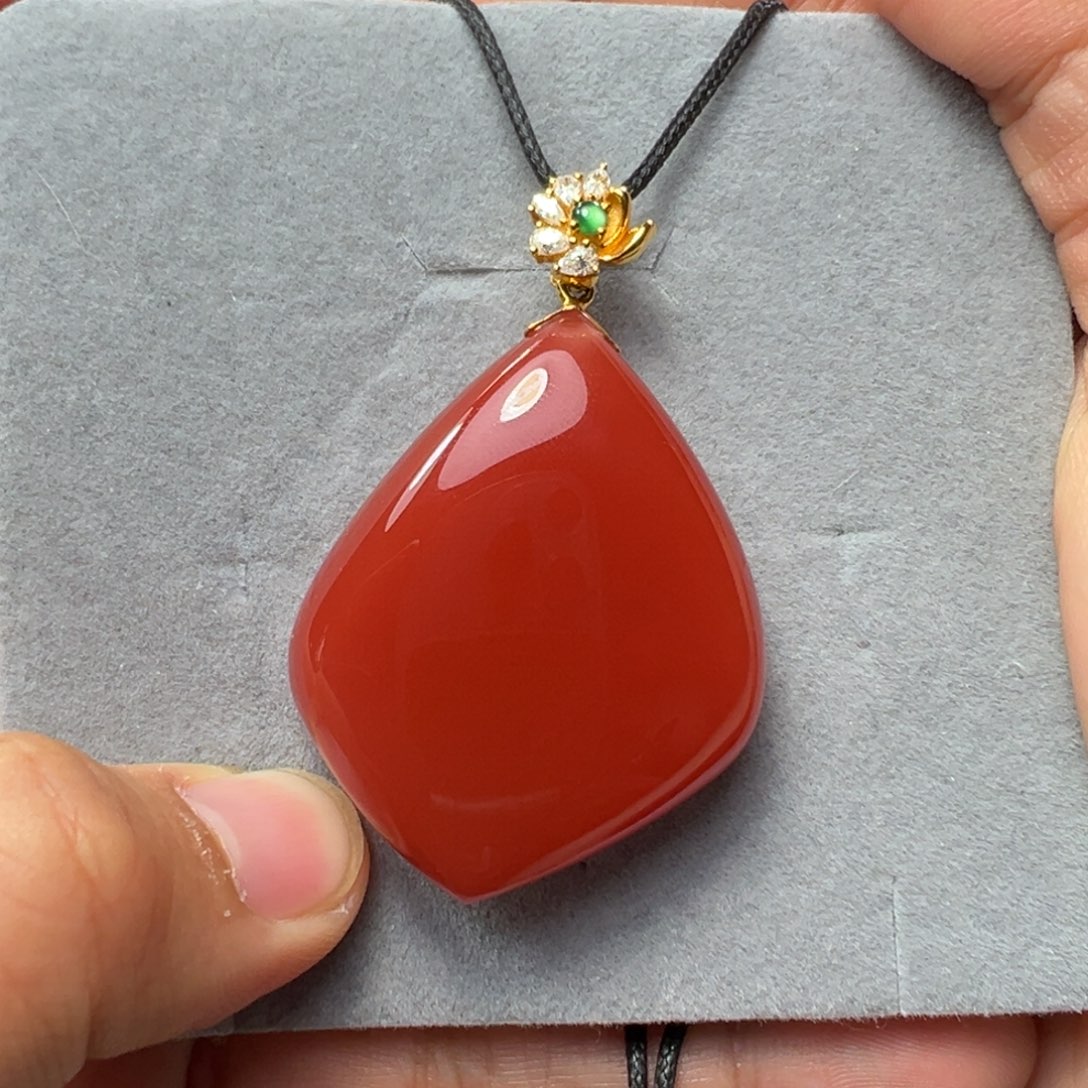 南红玛瑙吊坠18K金镶嵌F****娜
