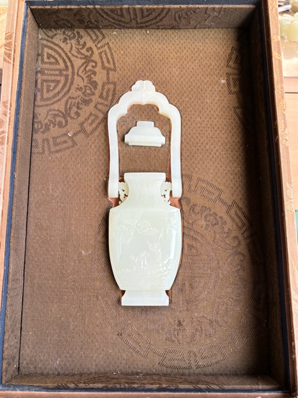 清代白玉提梁瓶一体