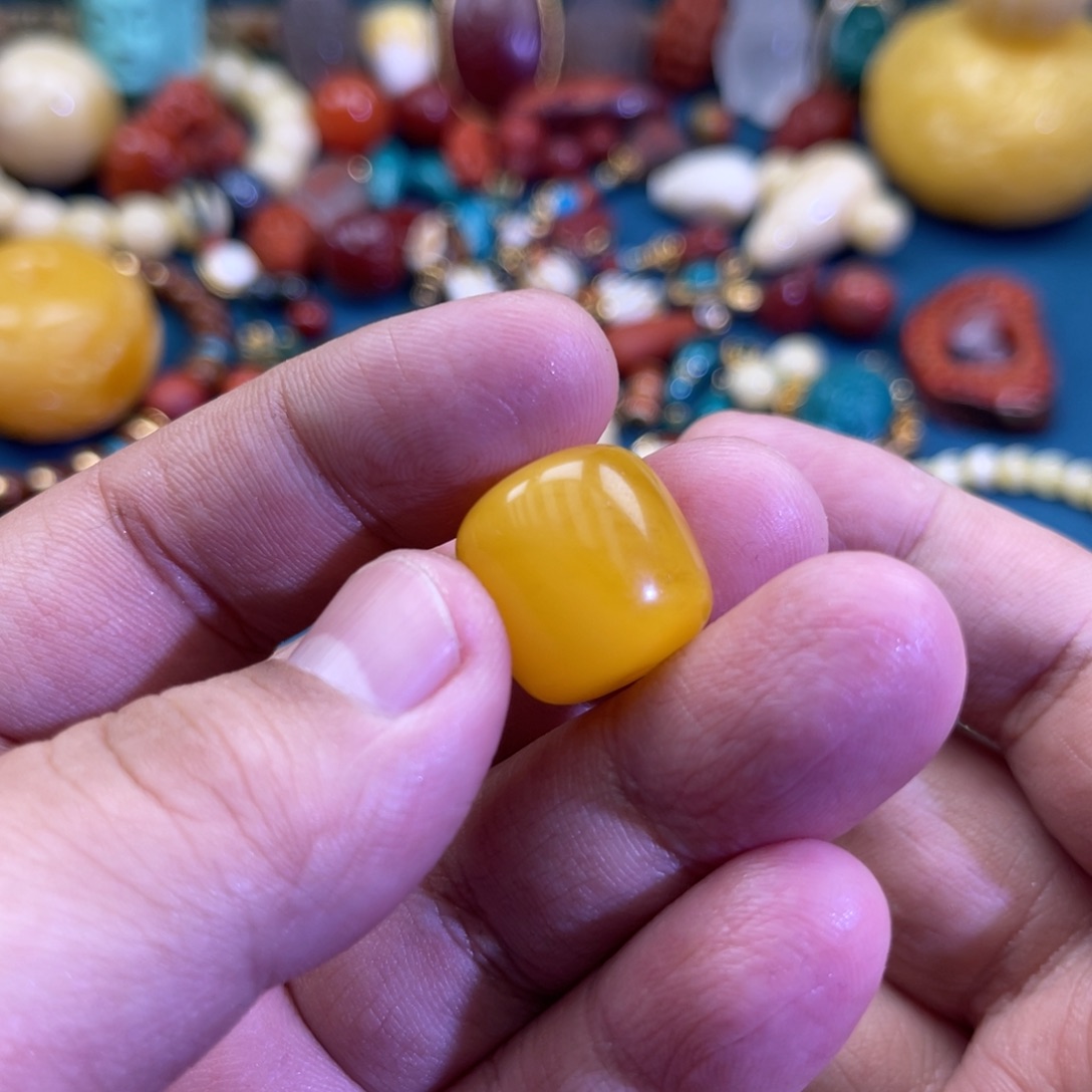 琥珀未镶嵌珠宝奇石12